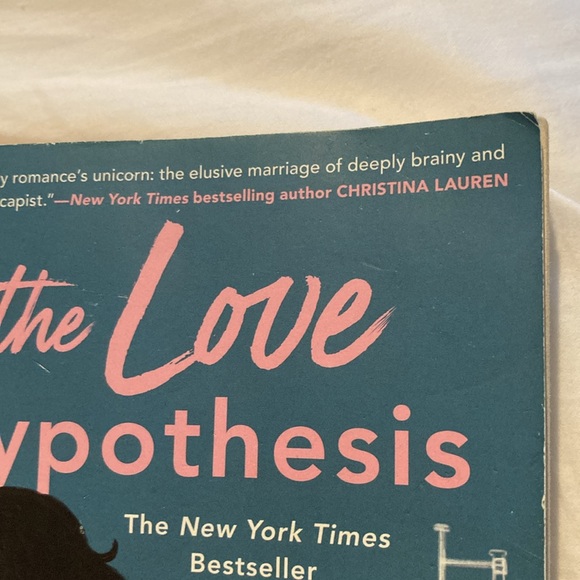 Book: The Love Hypothesis by Ali Hazelwood - Picture 4 of 7